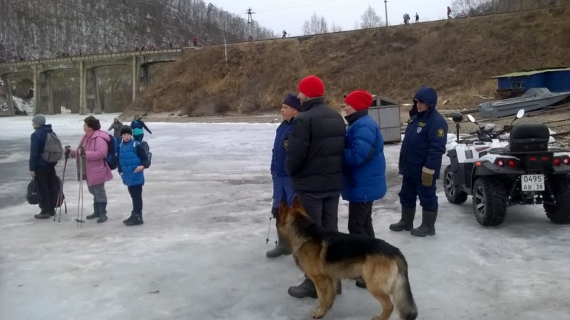 Лед на Байкале в Слюдянке лед