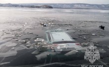 Автомобиль провалился под лёд на Байкале 