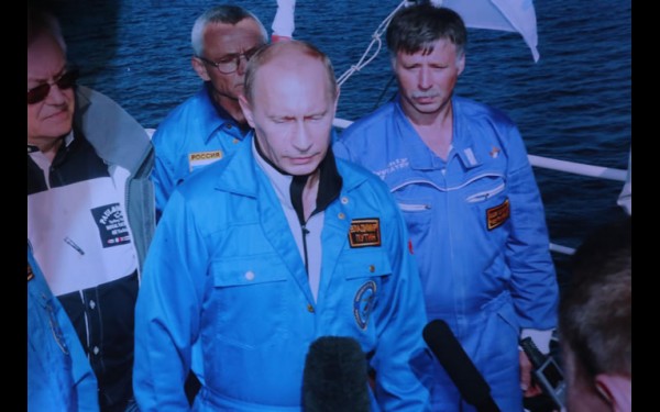 1 августа 2009 года вместе с Евгением Черняевым (крайний справа) на дно Байкала погружался и Владимир Путин, бывший тогда премьер-министром России.