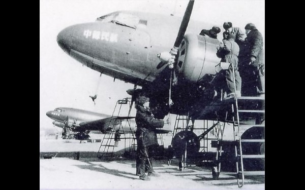 Техобслуживание Ли-2 авиакомпании «СКОГА». Начало 1950-х годов.