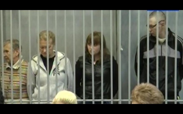 29-летний Сергей Высоцких, 26-летняя Елена Лузина, 45-летняя Ольга Лузина и 66-летняя Евдокия Горячкина на оглашении приговора в суде