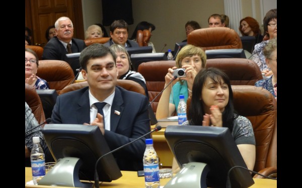 В Законодательном собрании области Андрей Микуляк представляет интересы жителей Братского и Нижнеудинского районов.