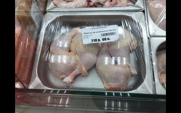 Цена на куриные окорочка в сети «Янта» снизилась по сравнению с прошлым годом на 25 рублей