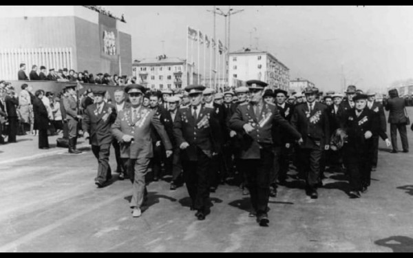 На первомайской демонстрации 1980 года в Усолье-Сибирском – участники Великой Отечественной войны.