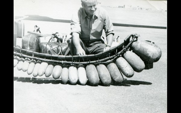 Советские лётчики перевозили и ананасы, и боеприпасы, и местных музыкантов с национальными инструментами