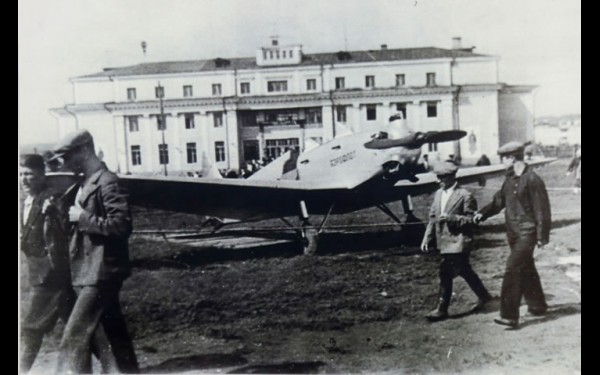 День Воздушного флота СССР в аэропорту Иркутска. Фото 1940 года.