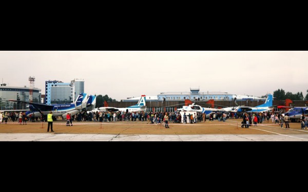 Выставка воздушных судов. Праздник в иркутском аэропорту в воскресенье посетили около 15 тысяч человек.