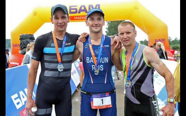 Триумфаторы главного забега (заплыва, заезда) у мужчин: Александр Улитин, Дмитрий Башун и Пётр Дейкин (слева направо)