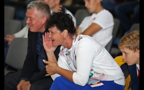 Известная иркутская самбистка,  ныне тренер Ирина Магура болеет за подопечного