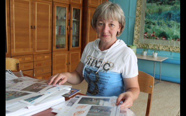 Единственная учительница села, Светлана Шутюк, приехала сюда из Усолья-Сибирского. Как признается педагог, ей захотелось деревенской романтики.