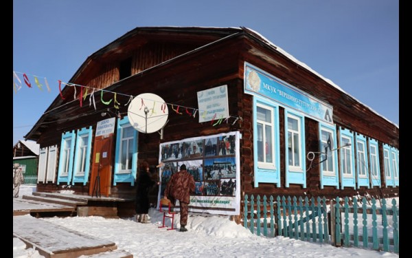 Клуб в Вершине Тутуры — сосредоточение культурной жизни села