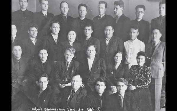 Иркутская областная партийная школа, 1953 год. Крайняя справа – Галина Ивановна Утюжникова