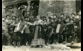 Лидия Русланова с песней «Валенки» на ступеньках Рейхстага (2 мая 1945 года)