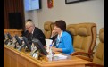 Наталья Дикусарова на сессии Законодательного собрания. С осени 2013 года она возглавляет один из самых сложных и важных комитетов – по бюджету, ценообразованию, финансово-экономической и налоговой политике.