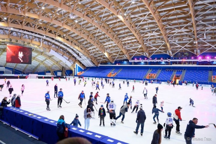 28 марта в Ледовом дворце «Байкал» состоялся праздник закрытия хоккейного сезона, организованный для болельщиков хоккейным клубом «Байкал-Энергия». В конце мероприятия все желающие, кто не забыл с собой коньки, могли опробовать лед «Байкала»! 