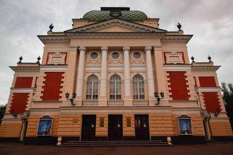 Здание драмтеатра