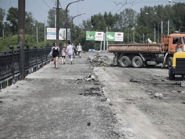 Так начинался ремонт моста 2 июля. Масштабные ремонты мостов в Иркутске не проводились несколько лет, в связи с чем их состояние ухудшилось. Этот мост через Ушаковку был признан аварийно-опасным.