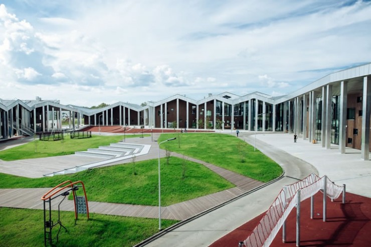 Разработкой архитектурного проекта «Точка будущего» занималась датская компания Cebra, победившая  на международном конкурсе архитектурных бюро. В тендере, проведенном институтом «Стрелка» совместно  с разработчиком образовательной концепции «Умная школа» в 2015 году, приняли участие 20 компаний  из 11 стран мира