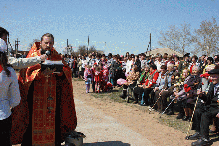 Открытие мемориала в Русском Мельхитуе освятил отец Александр