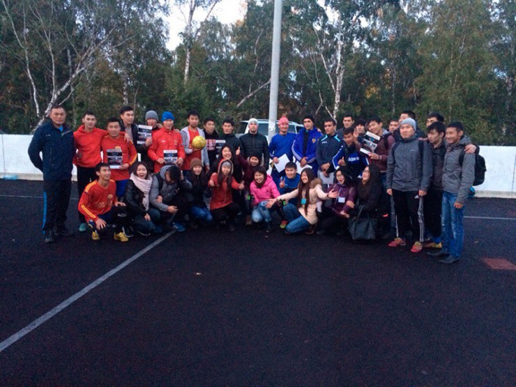 Молодежному движению из Иркутска, в состав которого входят студенты из округа, удалось привлечь 33 футбольные команды. Вскоре ребята проведут соревнования по волейболу и борьбе.