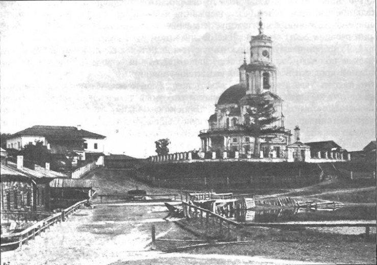 Храм Казанской Иконы Божией Матери был возведён  в честь победы в Отечественной войне 1812 года