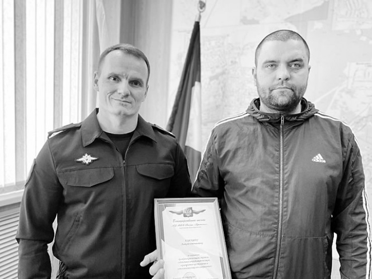 Алексей Пляскин (справа) не растерялся, догнал преступника и удерживал его до приезда полицейских