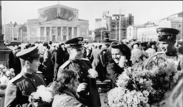 День Победы, Москва, 9 мая 1945 г. День Победы, Москва, 9 мая 1945 г.