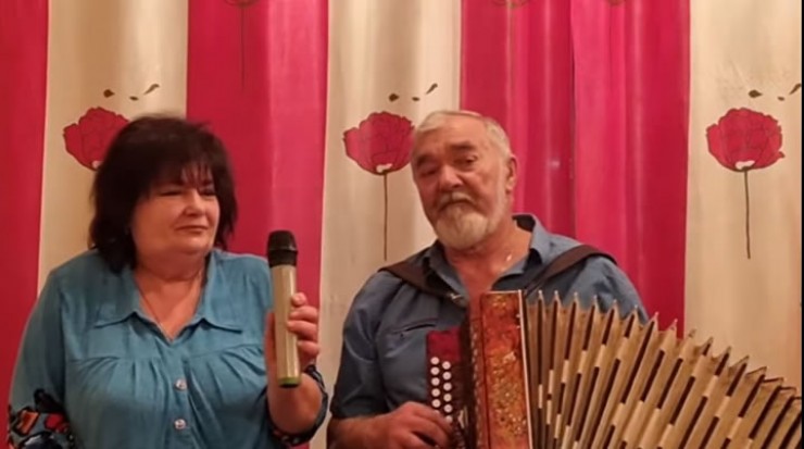 «Песня про деда». Дуэт Геннадия и Раисы Ченских. Посёлок Карлук «Песня про деда». Дуэт Геннадия и Раисы Ченских. Посёлок Карлук