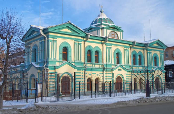 Иркутская синагога, старейшая из действующих в России, возведена  в 1882 году