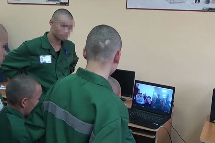 Воспитанники колонии правдиво рассказывают не только об условиях жизни в колонии, но и о своих переживаниях, эмоциях. И конечно, о том, как они начали дорожить свободой после того, как ее потеряли. По словам специалистов, на подростков эти рассказы оказывают ошеломляющий эффект. Воспитанники колонии правдиво рассказывают не только об условиях жизни в колонии, но и о своих переживаниях, эмоциях. И конечно, о том, как они начали дорожить свободой после того, как ее потеряли. По словам специалистов, на подростков эти рассказы оказывают ошеломляющий эффект.