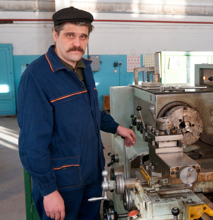 В службе измерений, наладки  и испытаний ТЭЦ-9 работают  токари с золотыми руками, такие как Анатолий Марченко