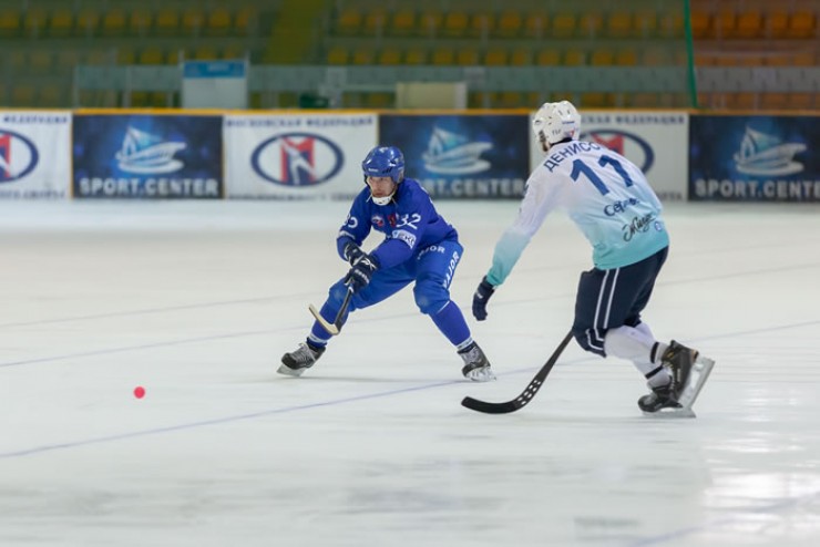 В нынешнем чемпионате «Байкал-Энергия» дважды обыграла московское «Динамо» с одинаковым счётом — 5:4