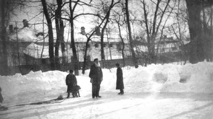 В семье Толстых все увлекались катанием на коньках. Фото: архив Государственного музея Л.Н. Толстого, Москва В семье Толстых все увлекались катанием на коньках. Фото: архив Государственного музея Л.Н. Толстого, Москва