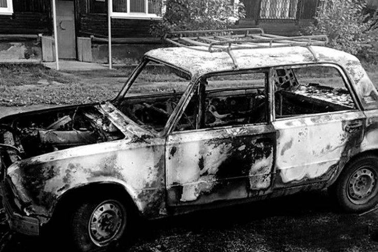 Вот так выглядит автомобиль, который угнали и сожгли в Братске. Владельцу остается дожидаться решения суда, чтобы понять, будет ли хоть какая-то компенсация за понесенный ущерб