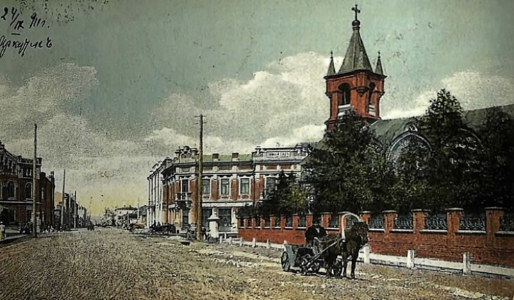 Иркутск, Большая улица. Вид на кирху и отель «Централь». 1906 год.