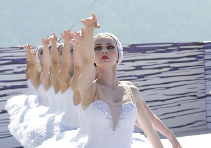 В труппе «Русского балета» более семидесяти танцовщиков, среди них — заслуженные артисты страны, лауреаты международных конкурсов