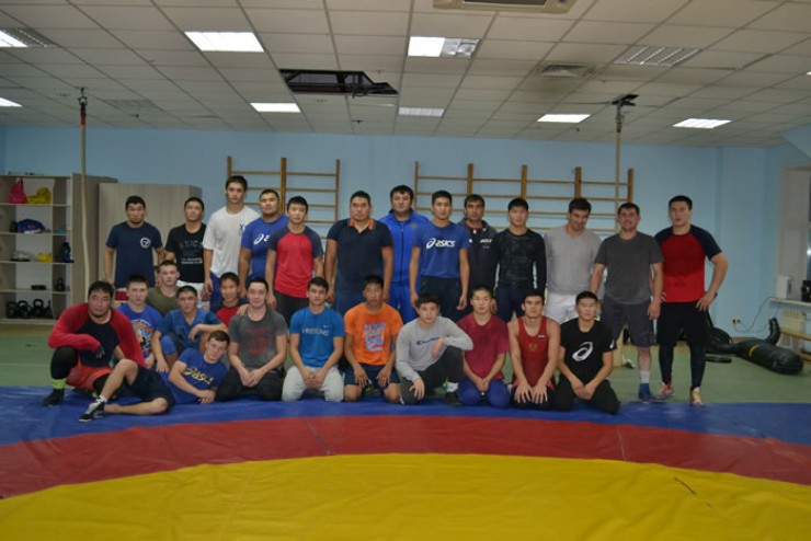 Сейчас в клубе занимаются 25 спортсменов, они — костяк сборной Иркутской области по вольной борьбе.