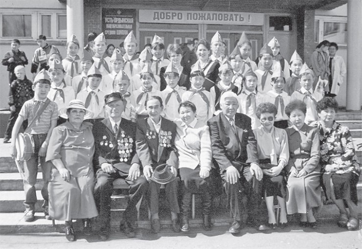 Участники первого слёта. В первом ряду первая слева А.И. Ленскинова, третья справа А.Н. Николаева. В третьем ряду по центру – слева Г.С. Борсоева, справа Л.В. Апханова