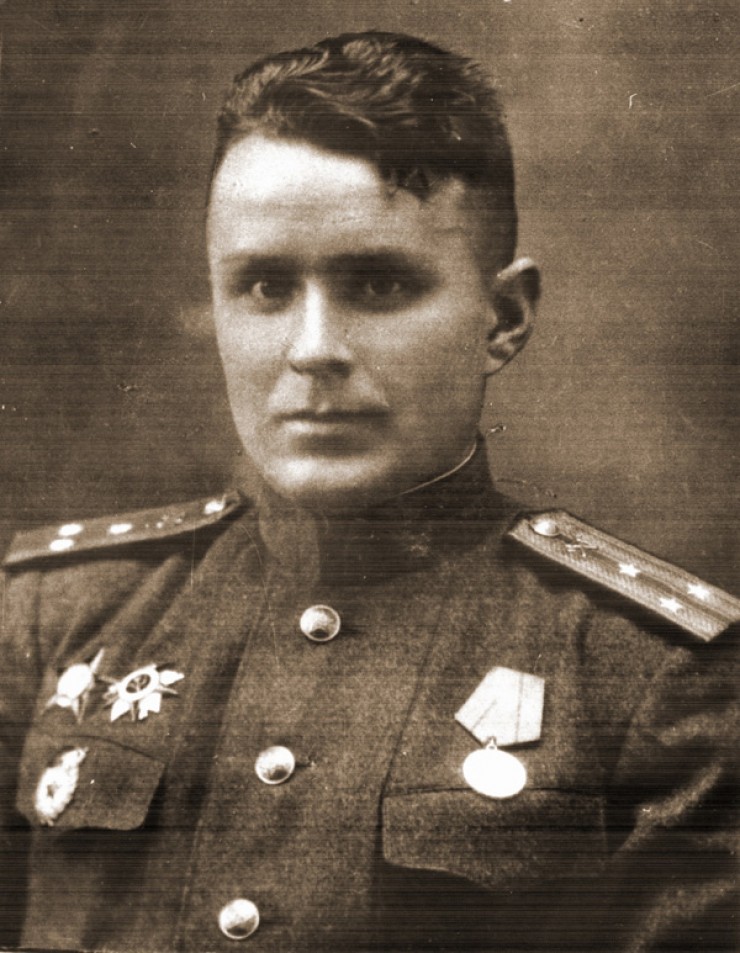 Отец Виктор Леонтьевич Тихонов на фронте в 1943 году. Человек героической судьбы и при этом необыкновенно скромный