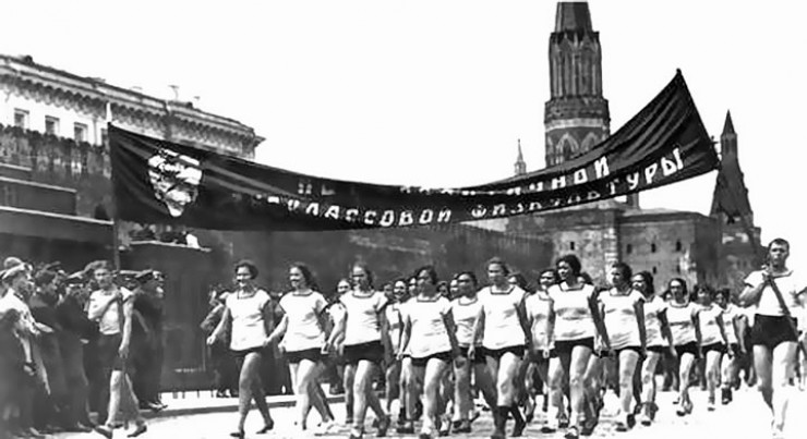 Парад участников 1-й Всесоюзной спартакиады на Красной площади в Москве. 1928 год