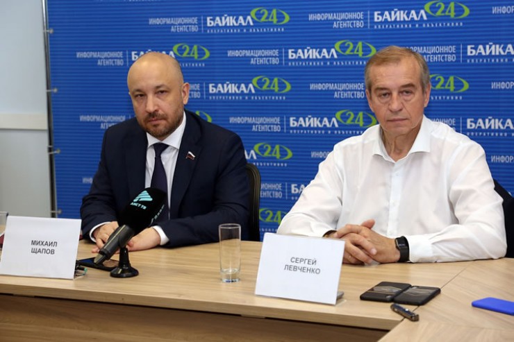 Кандидат на пост главы региона Михаил Щапов и экс-губернатор Сергей Левченко