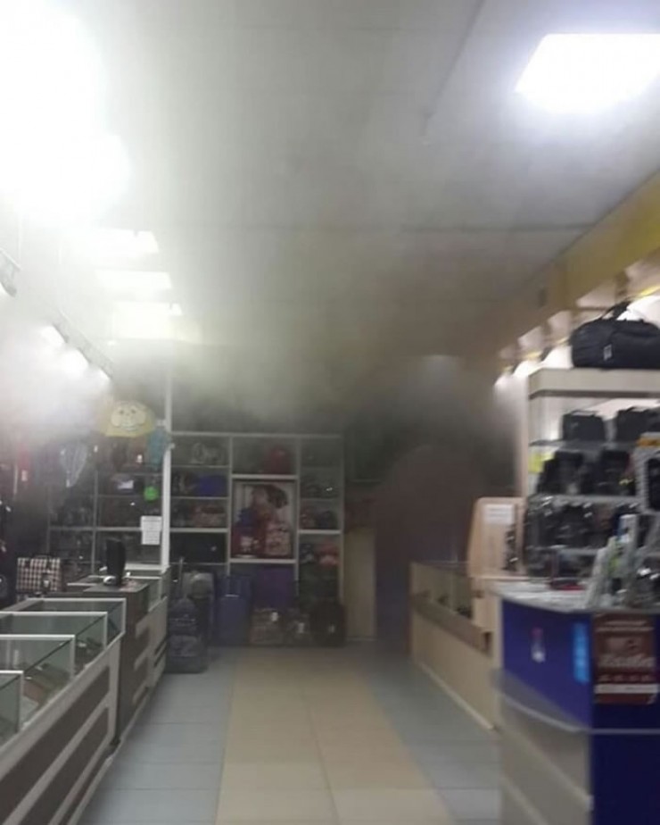Площадь возгорания в торговом центре «Гефест» составила 10 квадратных метров. По словам дознавателей, пожар случился по электротехнической причине.