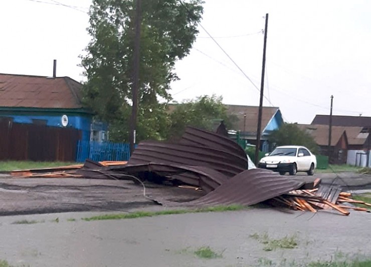 Ураган со скоростью 30 метров в секунду пронесся над Баяндаевским районом и оставил после себя разрушения