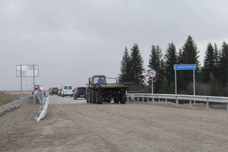 Мост — единственное средство переправы для жителей Заречного  на другой берег