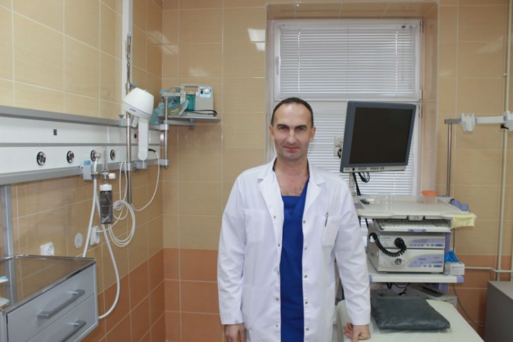 Заведующий отделением эндоскопии Николай Михайлов: «Практически любое инородное тело, если его вовремя не извлечь, дает осложнение».