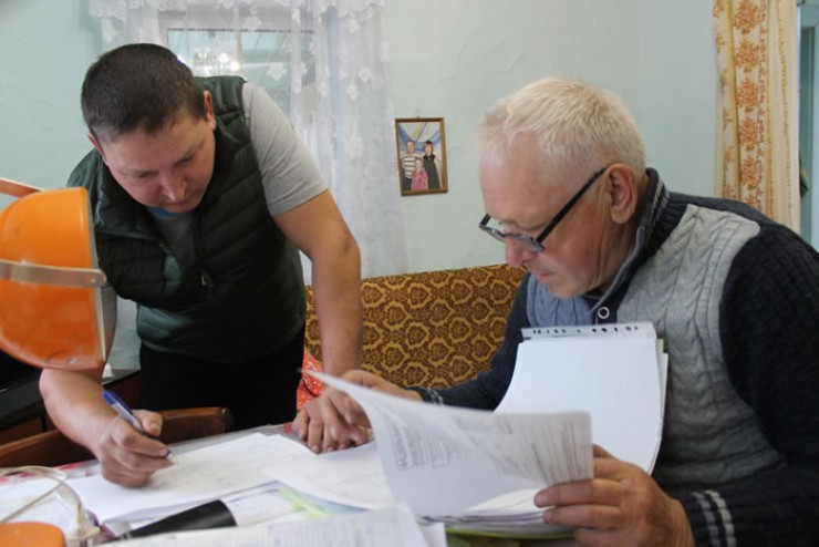 Алексей Николаевич помогает сыну не только советом,  но и делом