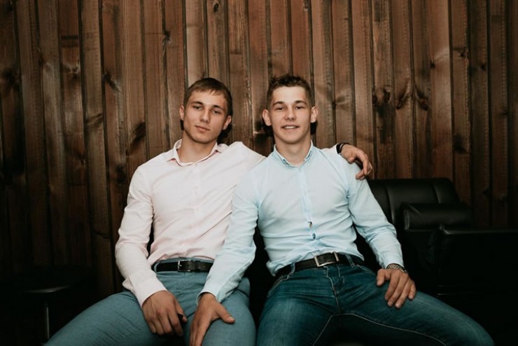 Братья-хоккеисты Иван и Денис (слева направо).