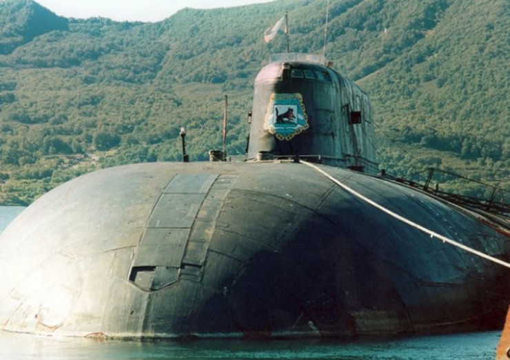 Атомный подводный ракетный крейсер К-132 «Иркутск» в этом году после глубокой модернизации возвращается в состав Тихоокеанского флота. На ракетоносце обновлено вооружение, навигационное оборудование и ряд систем жизнеобеспечения.