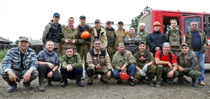 В отряде добровольцев, в котором работал Илья, собрались люди разных возрастов. Они приехали из разных регионов Сибири — Иркутска, Братска, Улан-Удэ.