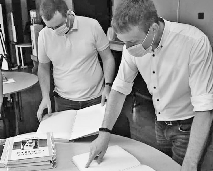 Четыре года потребовалось Артёму Лобкову и Виталию Перетолчину, чтобы добиться строительства нового ФАПа в посёлке Железнодорожный